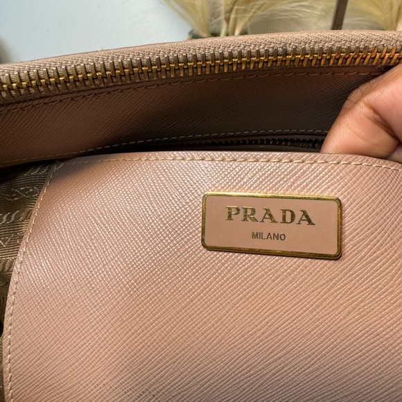 ❤️Prada Galleria Saffiano Leather Bag 2 way  Sacthel❤️ - Picture 11 of 16